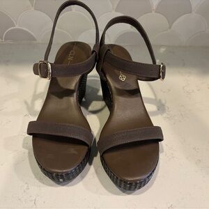 Chic Brown Wedge Sandals